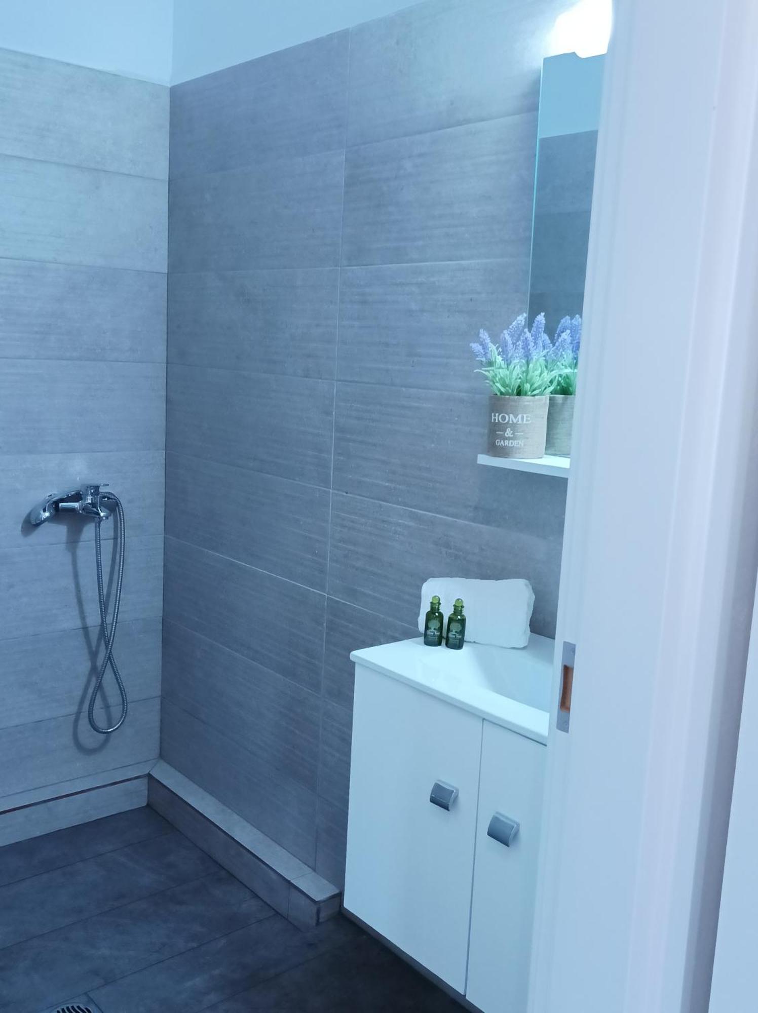 V&E'S Apartments Pigadhia  Екстер'єр фото